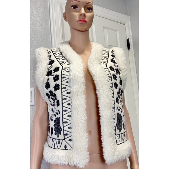 House of Harlow 1960 Jackets & Blazers - House of Harlow 1960 Sherpa Vest One Size Embroidered Floral Boho Western NWT
